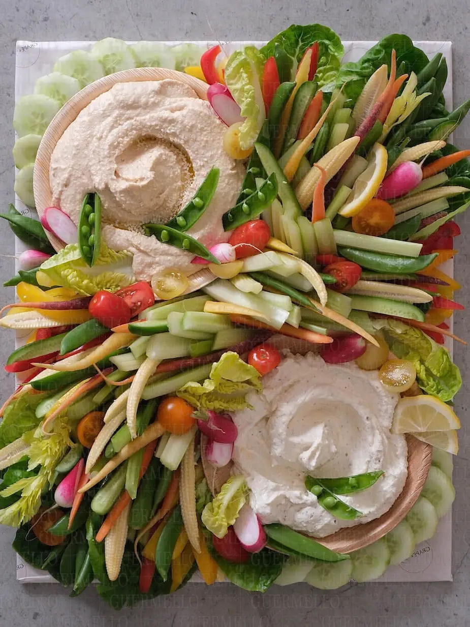 Plateau de crudités et houmous
