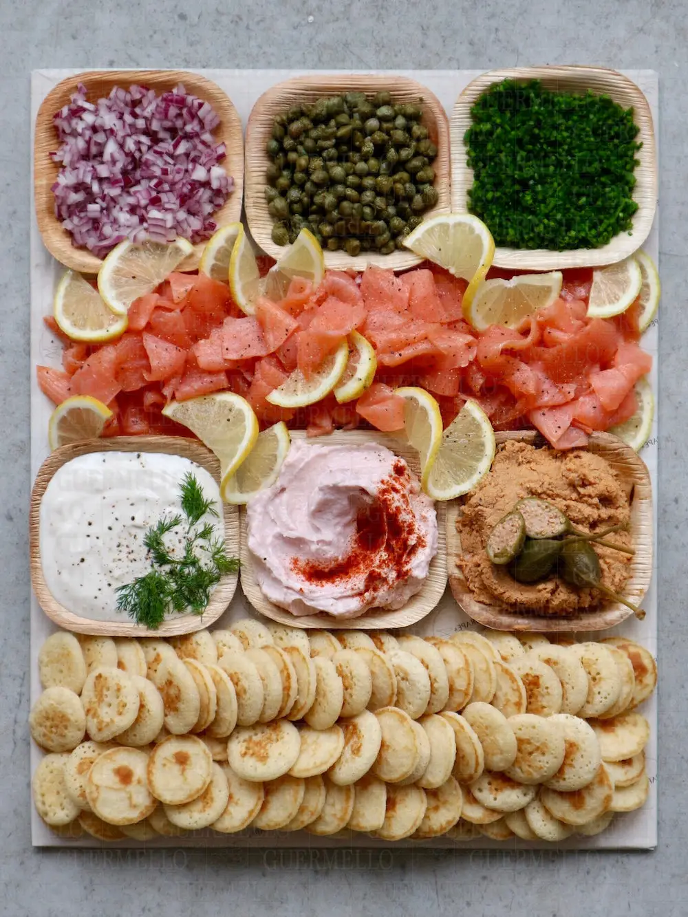 Plateau de saumon fumé et blinis